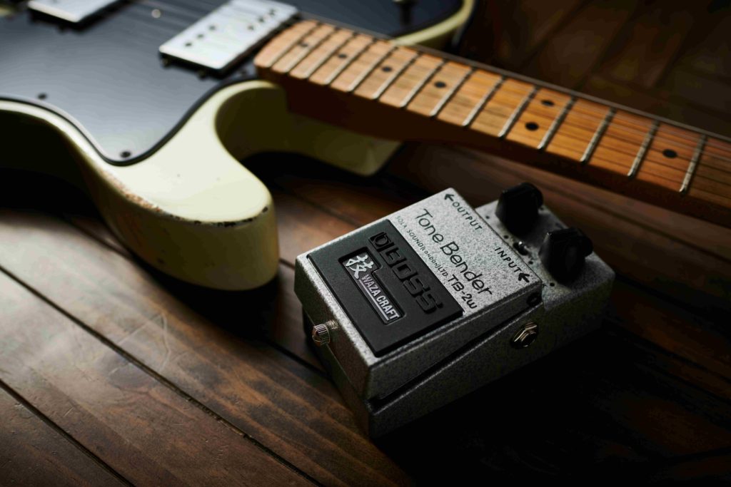 BOSSとSola Soundによるギター用エフェクター『TB-2W』、数量限定で発売決定! 名器「Tone Bender Mk II」を再構築