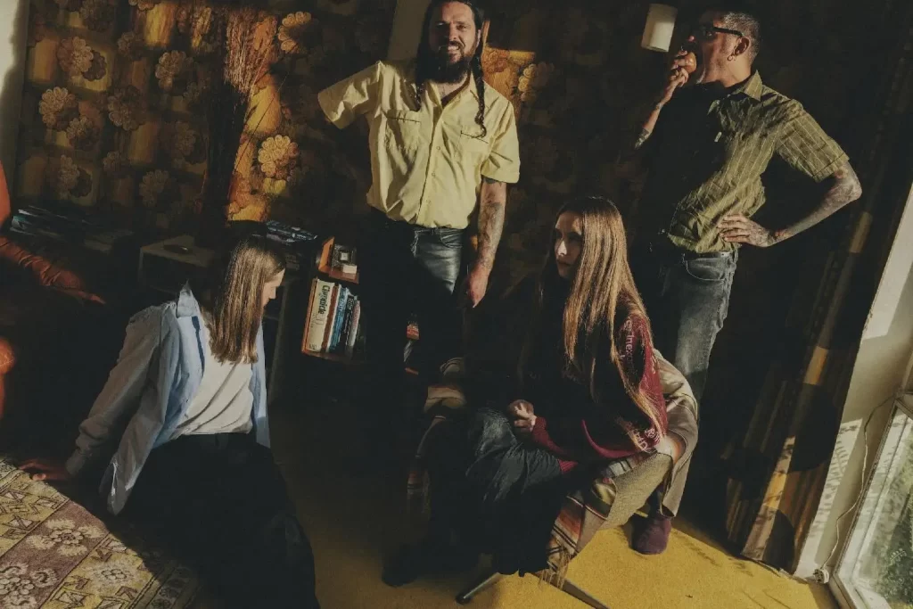 Dry Cleaning、待望の3rdアルバム『Secret Love』より「Cruise Ship Designer」がMVと共に公開