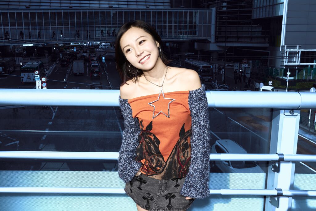 シンガー/ラッパー・mezzが最新曲「LAVISH」のMVを公開!ディレクター・没 a.k.a NGSが破損したV-logデータから再構築