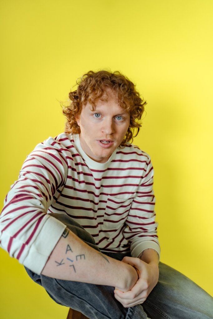 日本のSNSでも話題沸騰!「Sneakers」「Not The 1975」で知られる新星Knox、待望の新曲「Go For Broke」リリース!