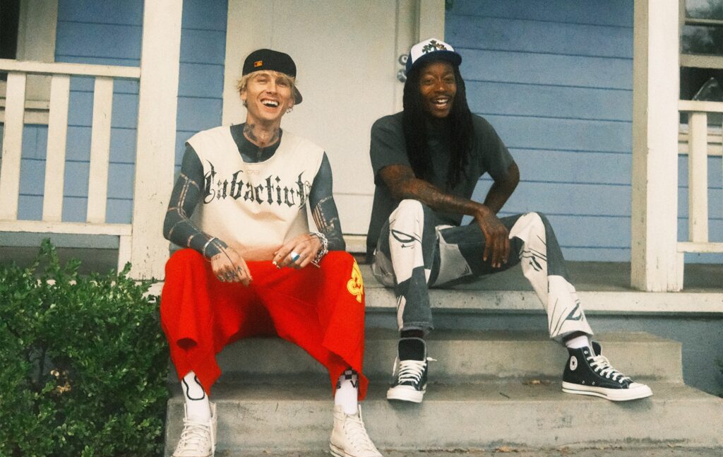 SUMMER SONIC 2026出演mgk、Wiz Khalifaによるコラボミックステープ『blog era boyz』急遽発表、Ty Dolla Signらがカメオ出演するシングル「everything tatted」のMVも公開!