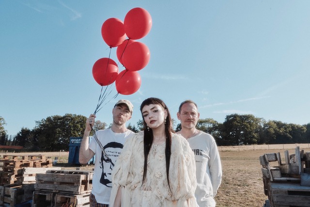 CHVRCHES、最新アルバム『ALL THE KING’S MEN』を発表!2027年1月にリリース決定!